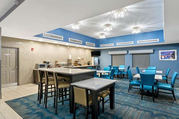  - La Quinta Inn & Suites West Phoenix - I-10, Exit 137 & 139