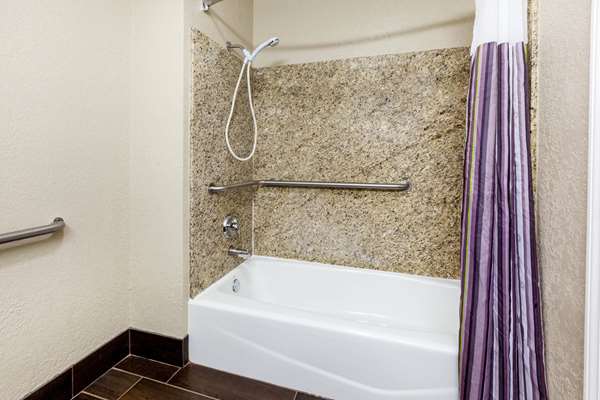  - La Quinta Inn Sandusky