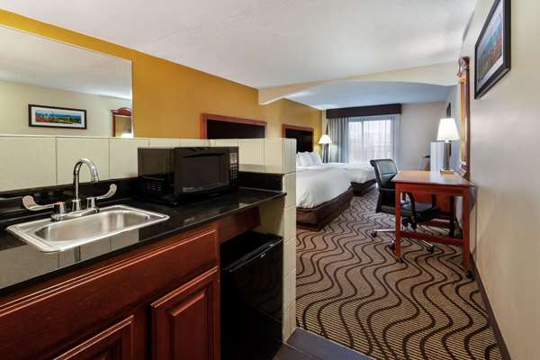 Suite - La Quinta Inn Sandusky