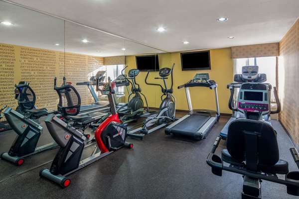Fitness/ Exercise Room - La Quinta Inn Airport Oakland