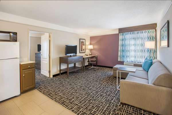  - La Quinta Inn & Suites Cincinnati Airport Florence - I-71 & I-75, Exit 182