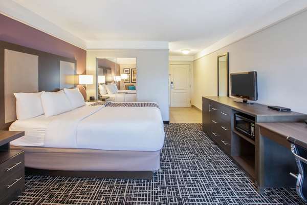  - La Quinta Inn & Suites Cincinnati Airport Florence - I-71 & I-75, Exit 182