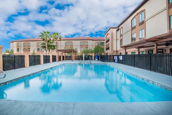 Pool - La Quinta Inn & Suites Airport South Las Vegas