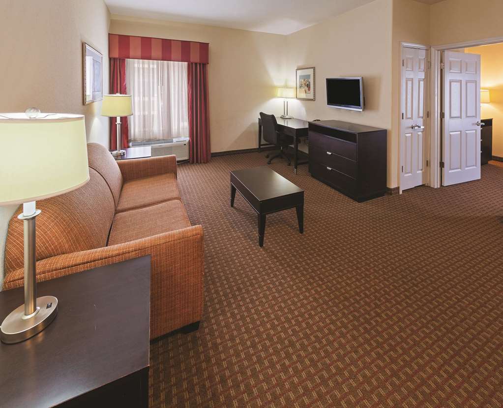 LA QUINTA INN STE PORT ARTHUR-guestroom-Guest Room,Suite,On-Site.jpg