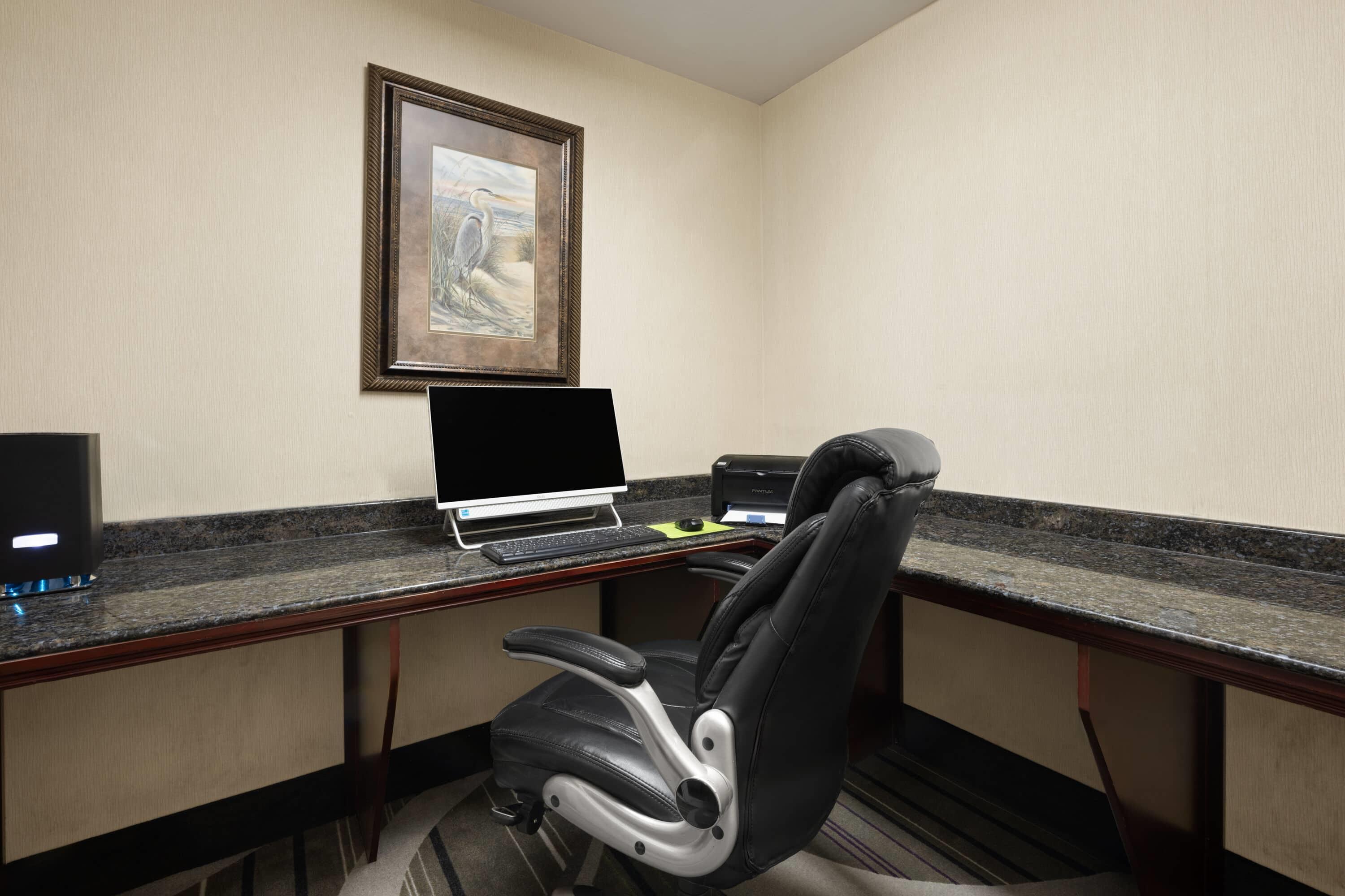 Business Center | La Quinta by Wyndham Savannah Airport - Pooler