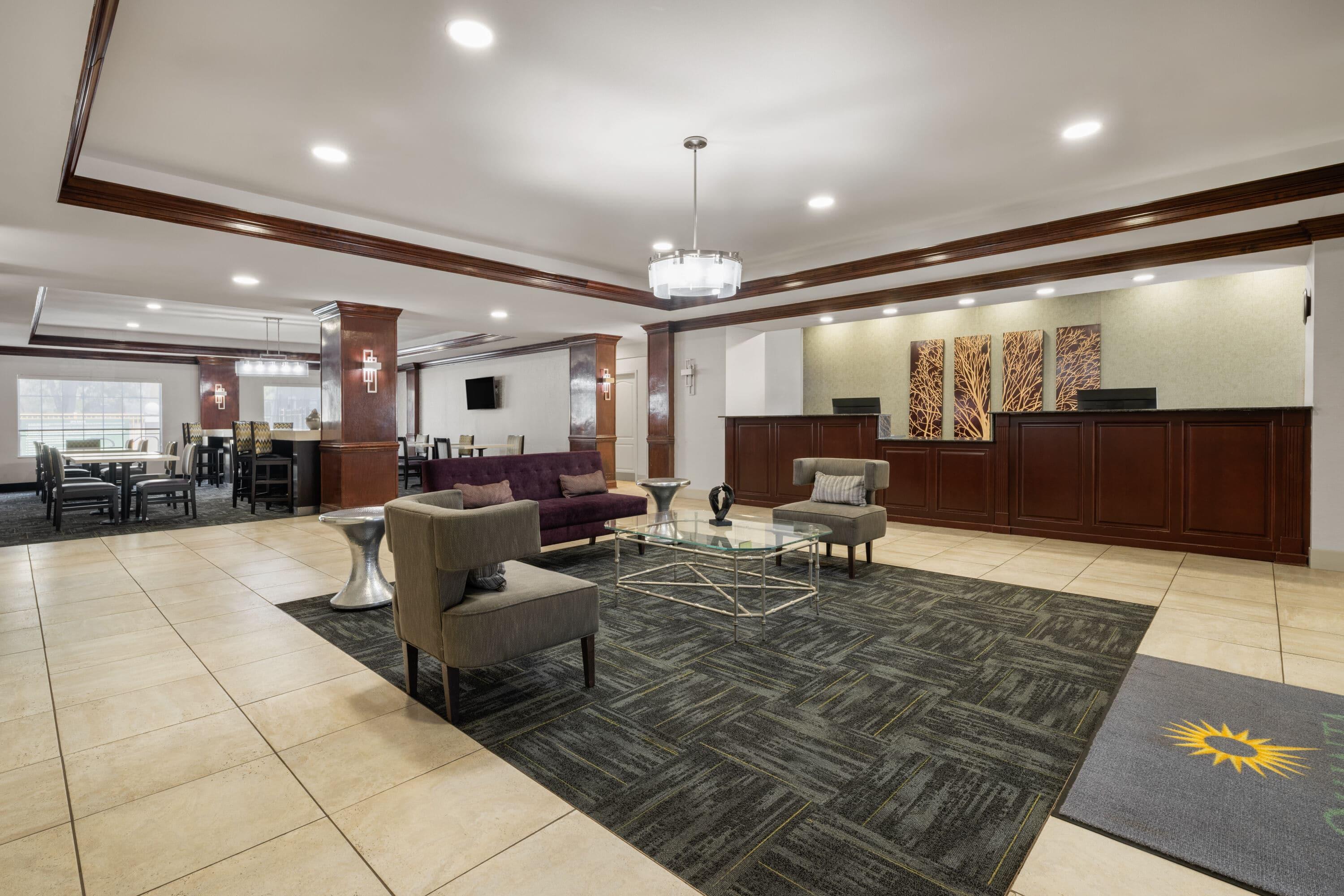 Lobby | La Quinta by Wyndham Savannah Airport - Pooler