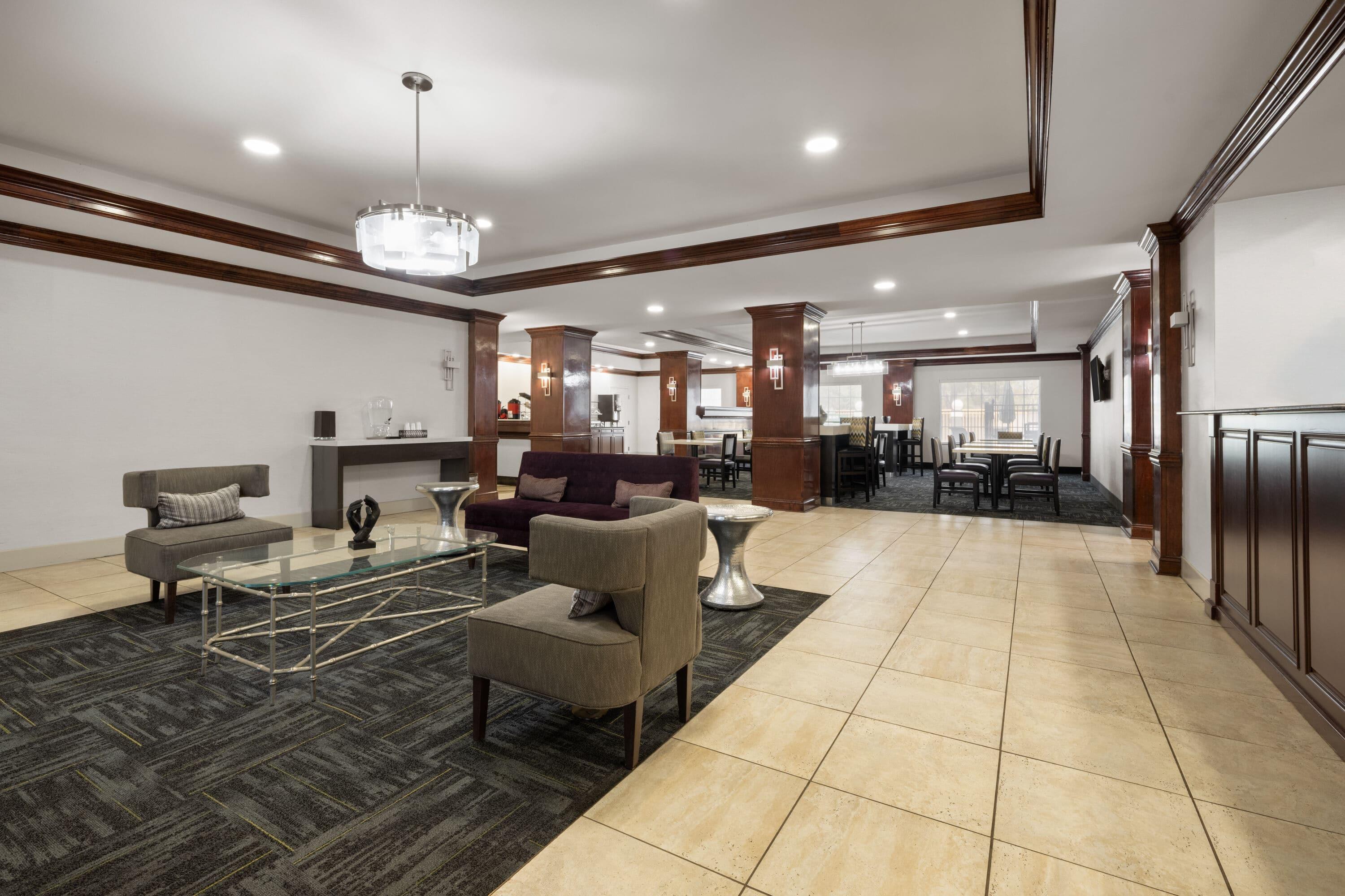 Lobby | La Quinta by Wyndham Savannah Airport - Pooler