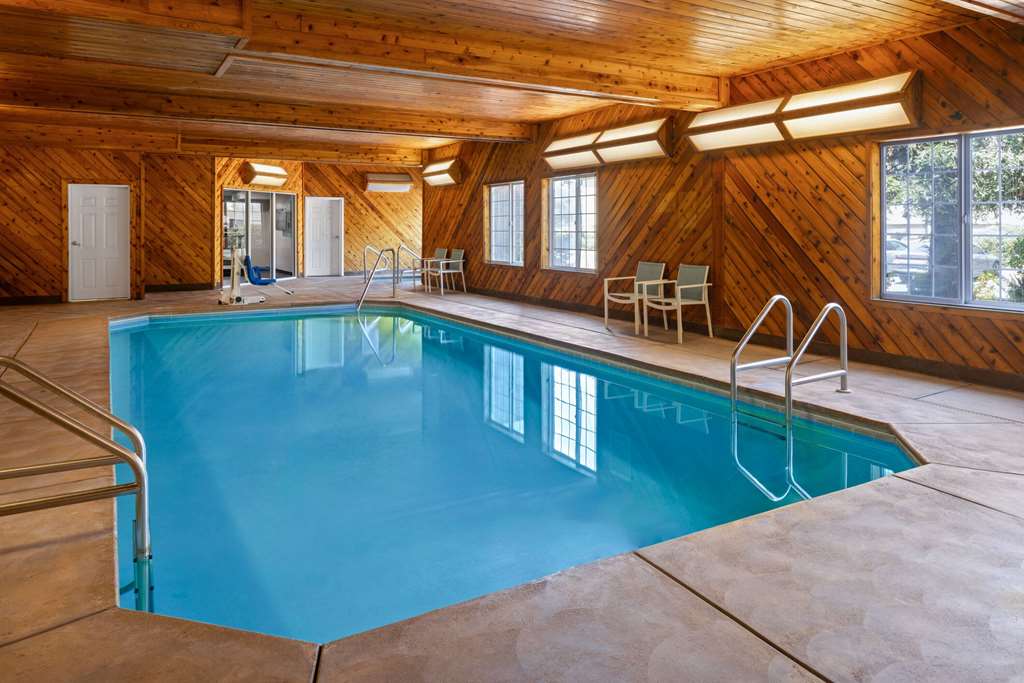 La Quinta Inn & Suites by Wyndham Bakersfield North, photo 6