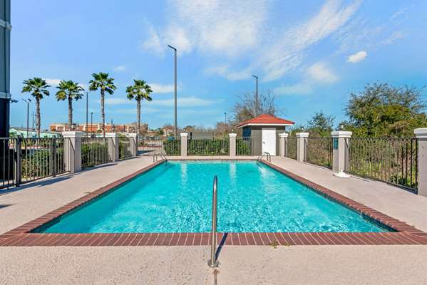 Pool - La Quinta Inn & Suites Winnie - I-10, Exit 829