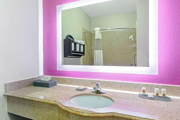  - La Quinta Inn & Suites Winnie - I-10, Exit 829
