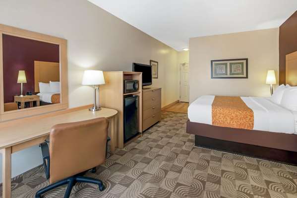  - La Quinta Inn & Suites Tucumcari - I-40, Exit 332