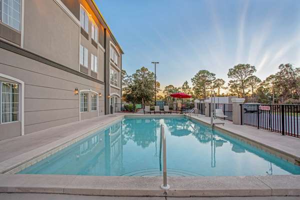 Pool - La Quinta Inn & Suites Panama City Beach