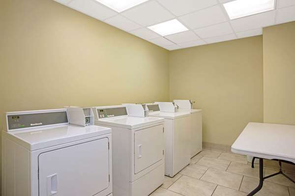 Amenities - La Quinta Inn & Suites Panama City Beach