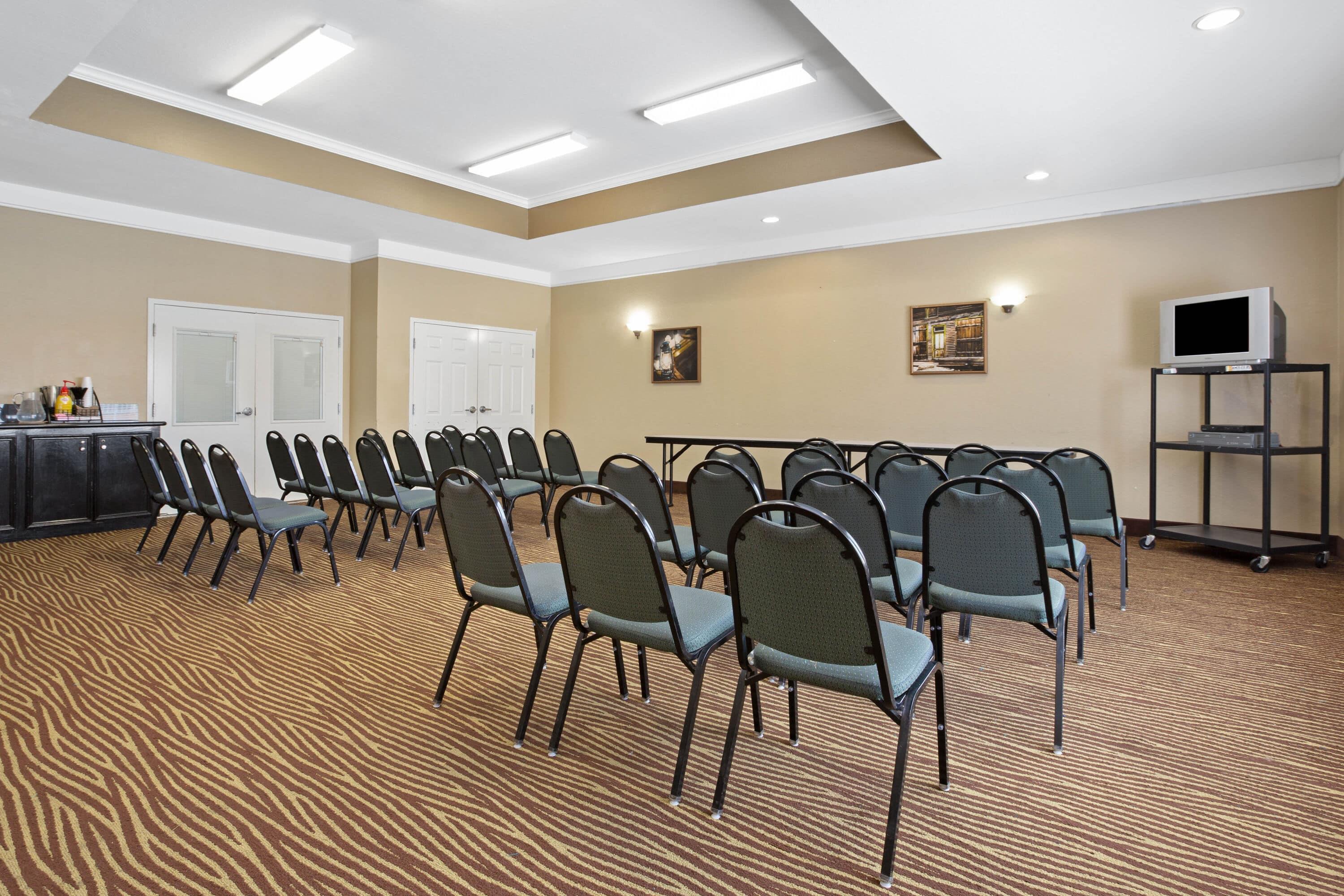 Meeting Room | La Quinta Inn & Suites by Wyndham Pearland - Houston South