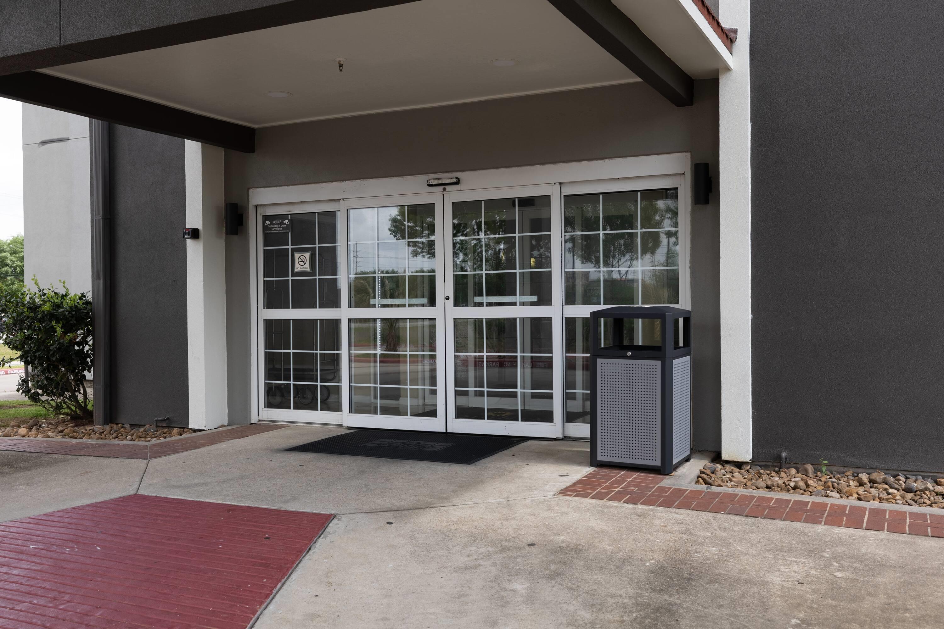 Exterior | La Quinta Inn & Suites by Wyndham Pearland - Houston South