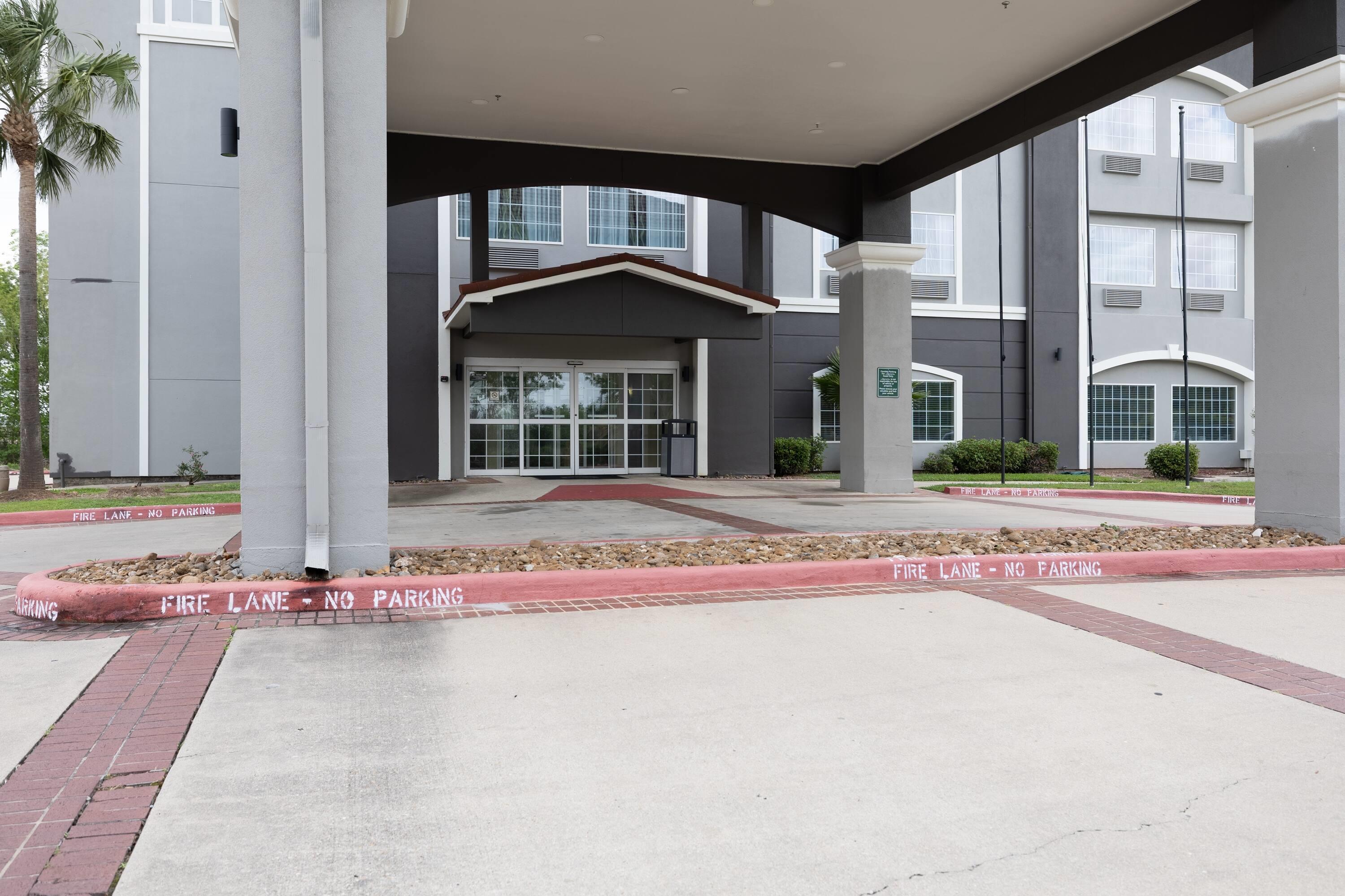 Exterior | La Quinta Inn & Suites by Wyndham Pearland - Houston South