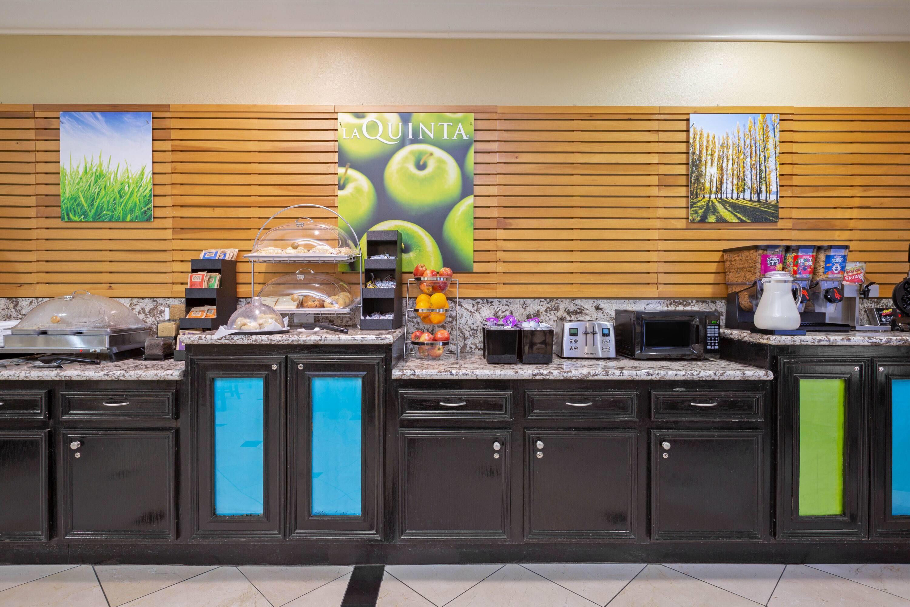Property amenity | La Quinta Inn & Suites by Wyndham Pearland - Houston South