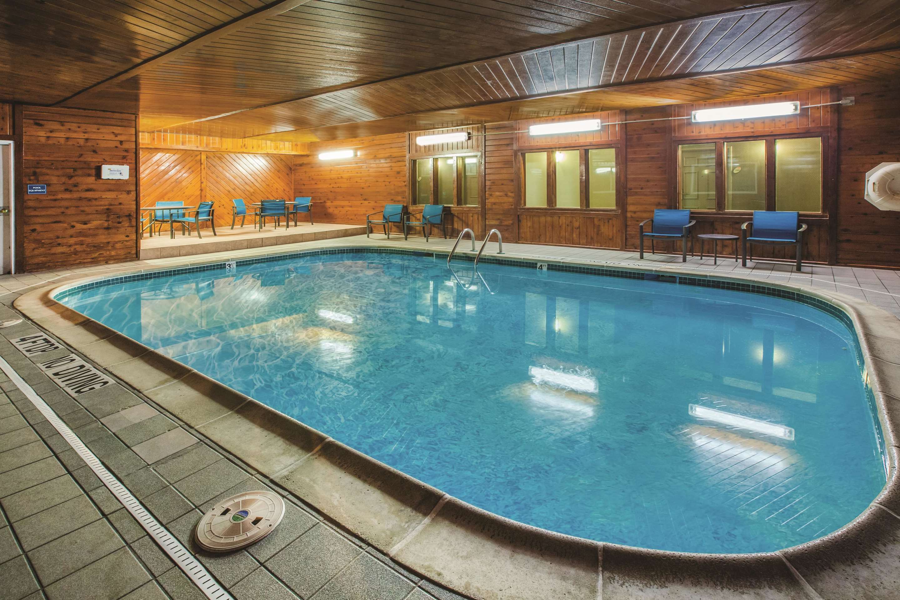 Pool | La Quinta Inn by Wyndham Indianapolis North at Pyramids