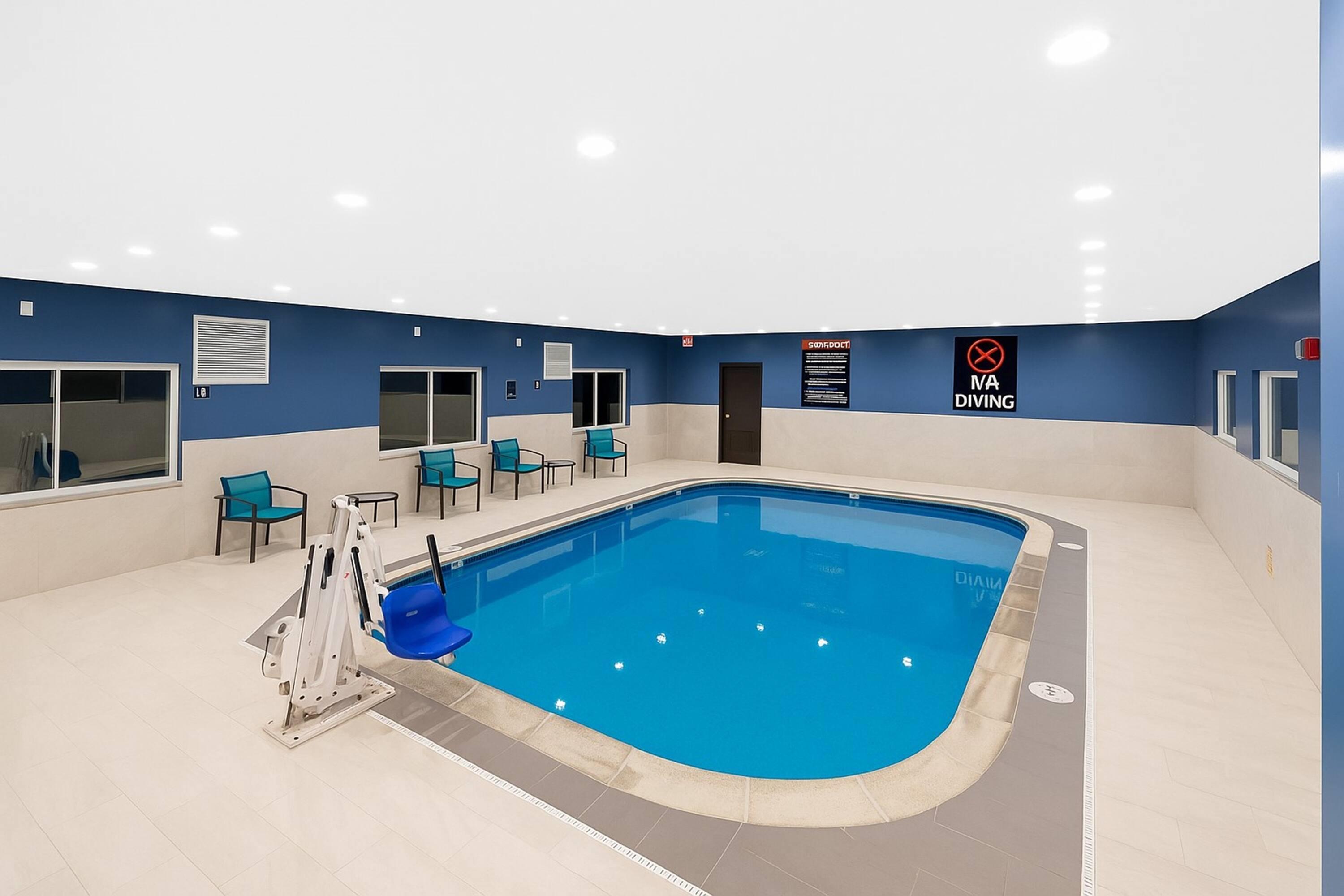 Pool | La Quinta Inn by Wyndham Indianapolis North at Pyramids