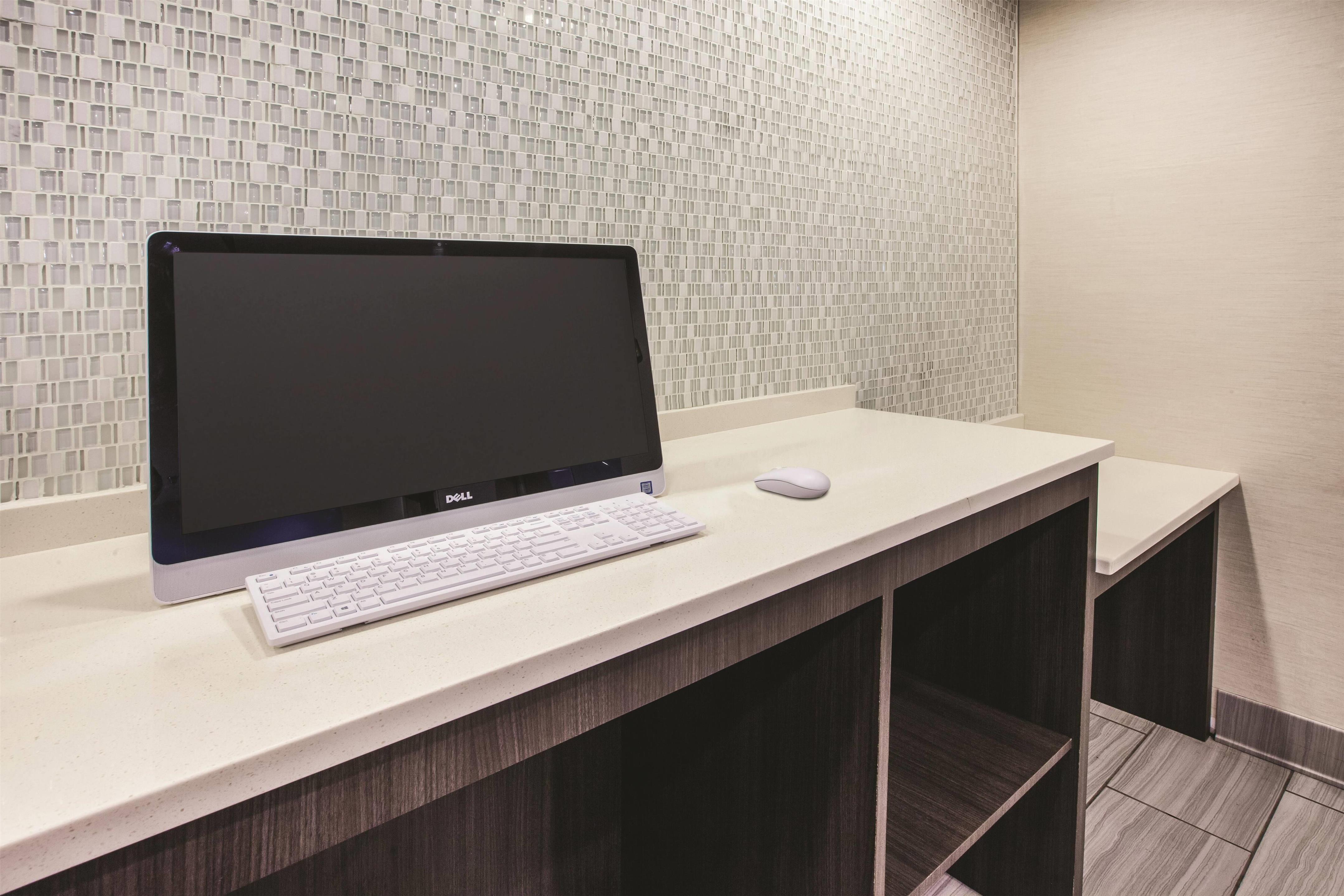 Business Center | La Quinta Inn by Wyndham Indianapolis North at Pyramids