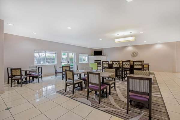  - La Quinta Inn & Suites Salida - CA 99, Exit 233