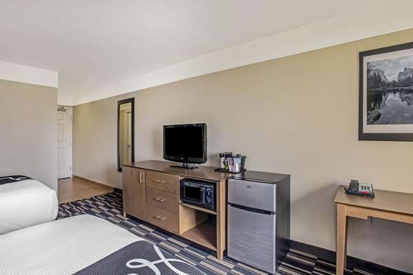  - La Quinta Inn & Suites Salida - CA 99, Exit 233