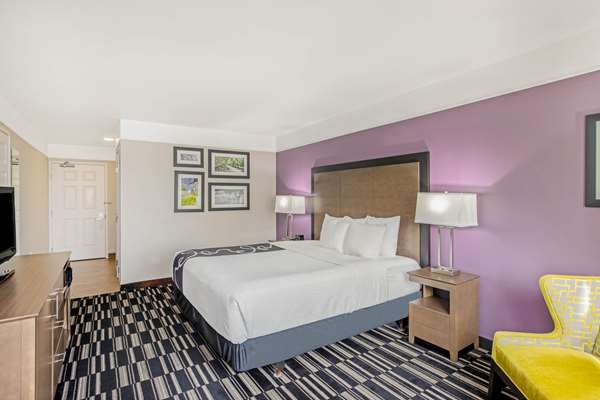  - La Quinta Inn & Suites Salida - CA 99, Exit 233