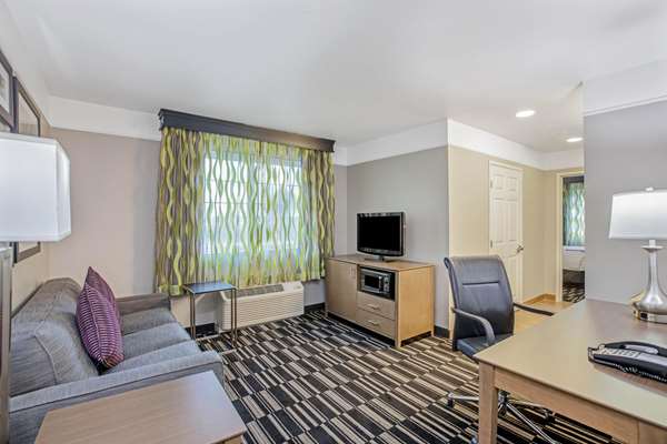 Suite - La Quinta Inn & Suites Salida - CA 99, Exit 233
