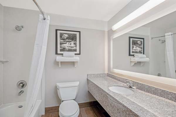  - La Quinta Inn & Suites Salida - CA 99, Exit 233