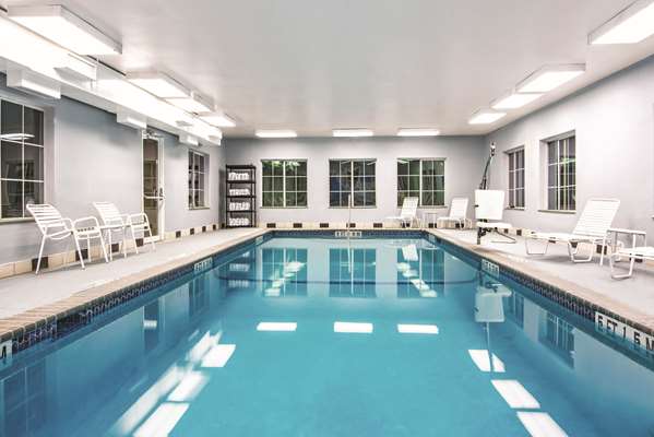 Pool - La Quinta Inn & Suites North Stone Oak San Antonio