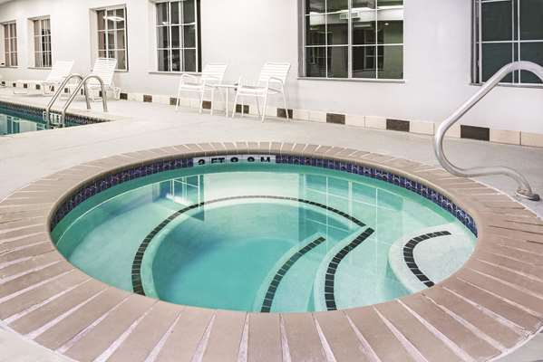 Pool - La Quinta Inn & Suites North Stone Oak San Antonio