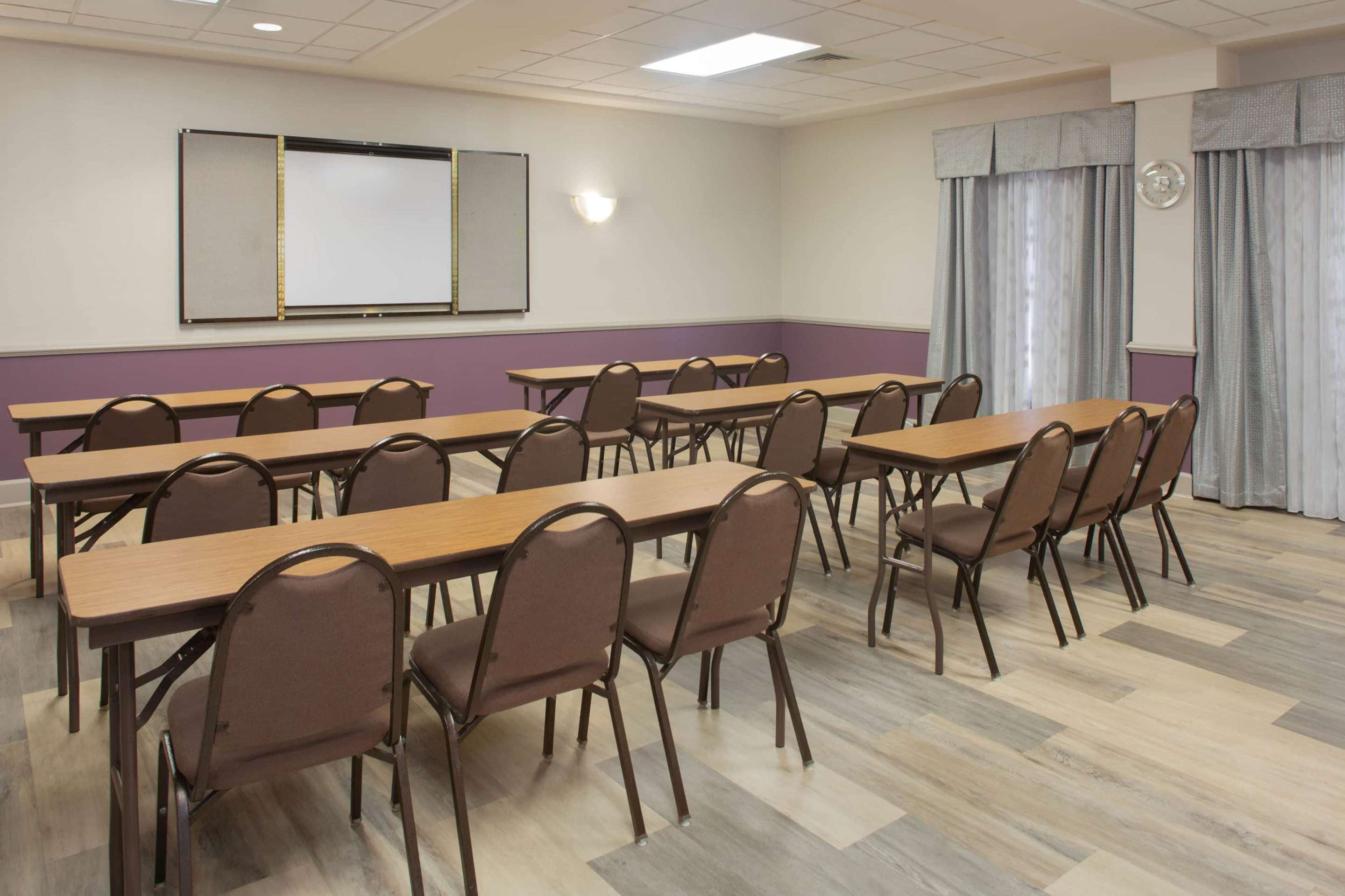 Meeting Room | La Quinta by Wyndham Mobile - Daphne