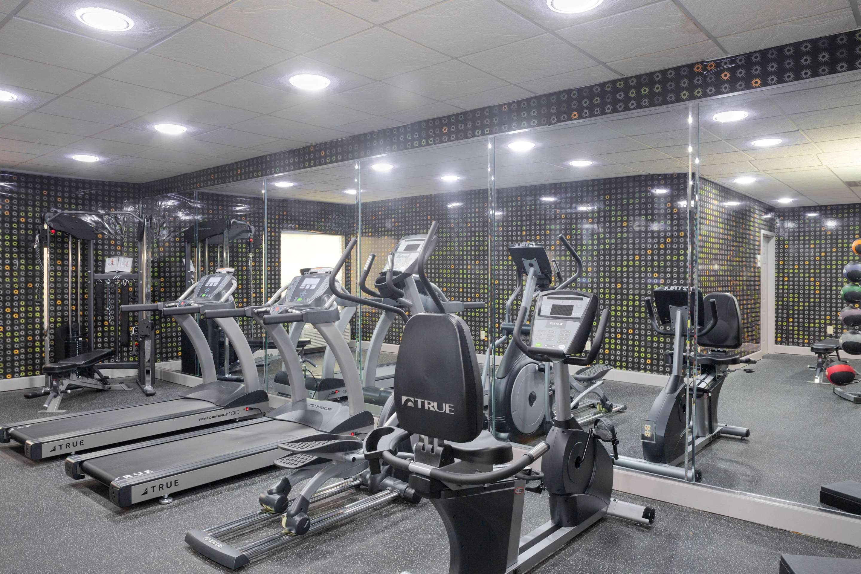 Health club fitness center gym | La Quinta by Wyndham Mobile - Daphne