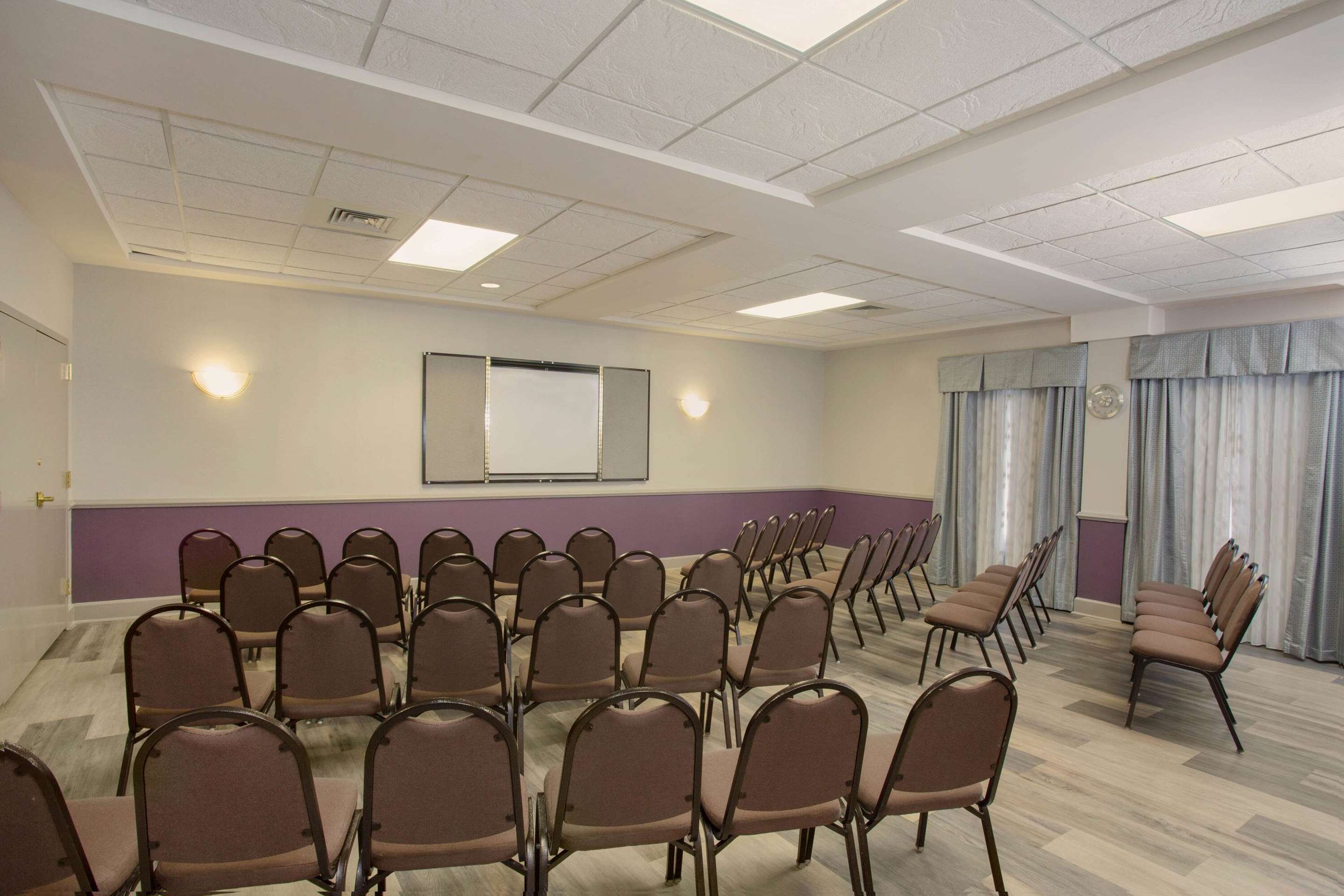 Meeting Room | La Quinta by Wyndham Mobile - Daphne