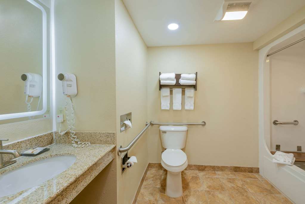 LA QUINTA INN STE GROVE CITY-guestroom-Guest Room,Bathroom,On-Site.jpg