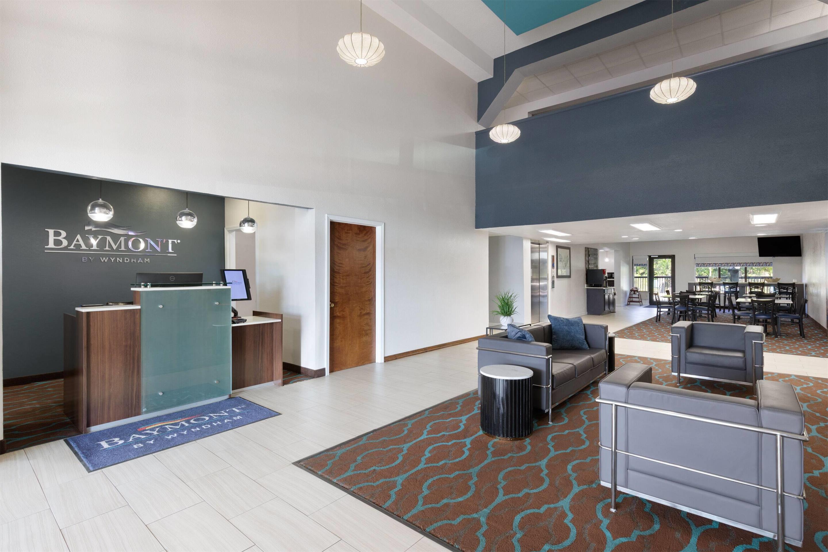 Lobby | La Quinta Inn by Wyndham Moss Point - Pascagoula