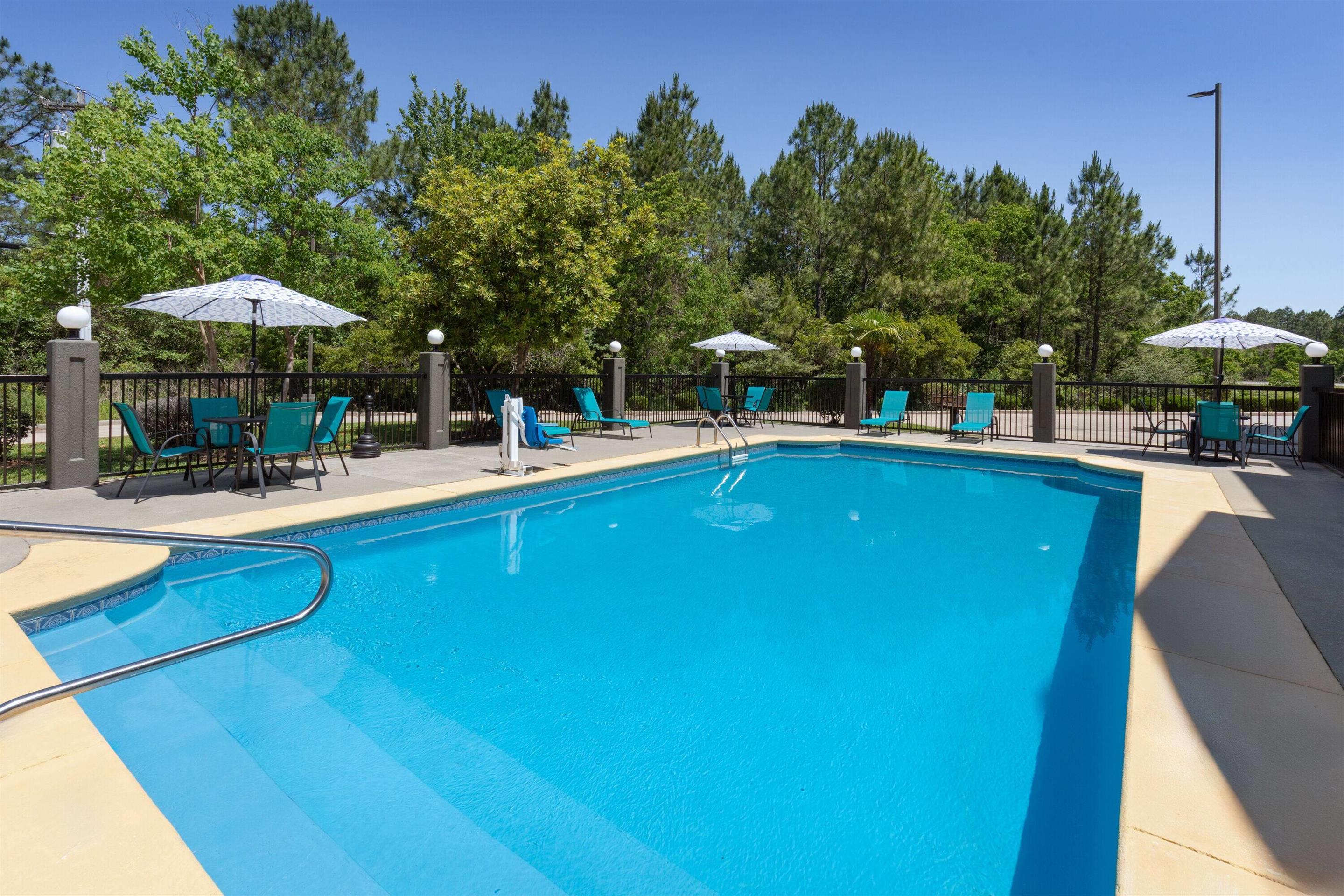 Pool - indoor | La Quinta Inn by Wyndham Moss Point - Pascagoula