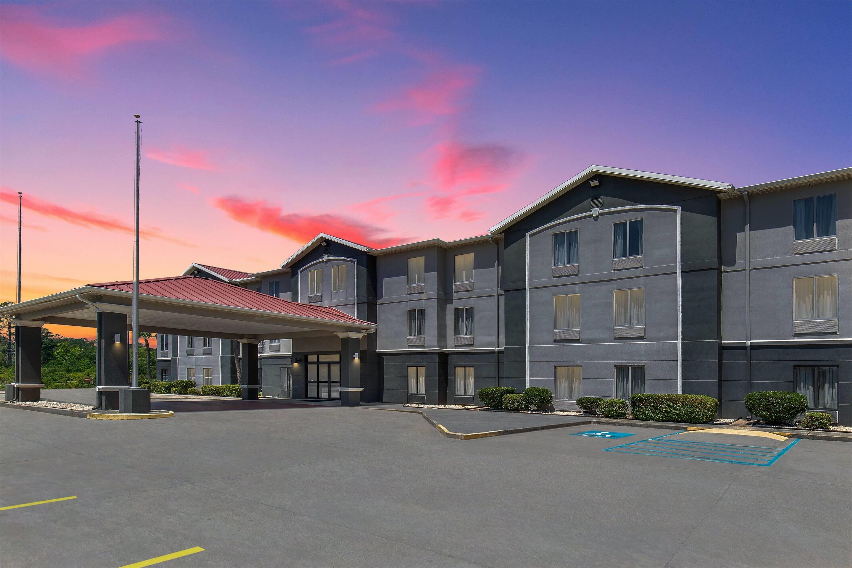 Exterior | La Quinta Inn by Wyndham Moss Point - Pascagoula