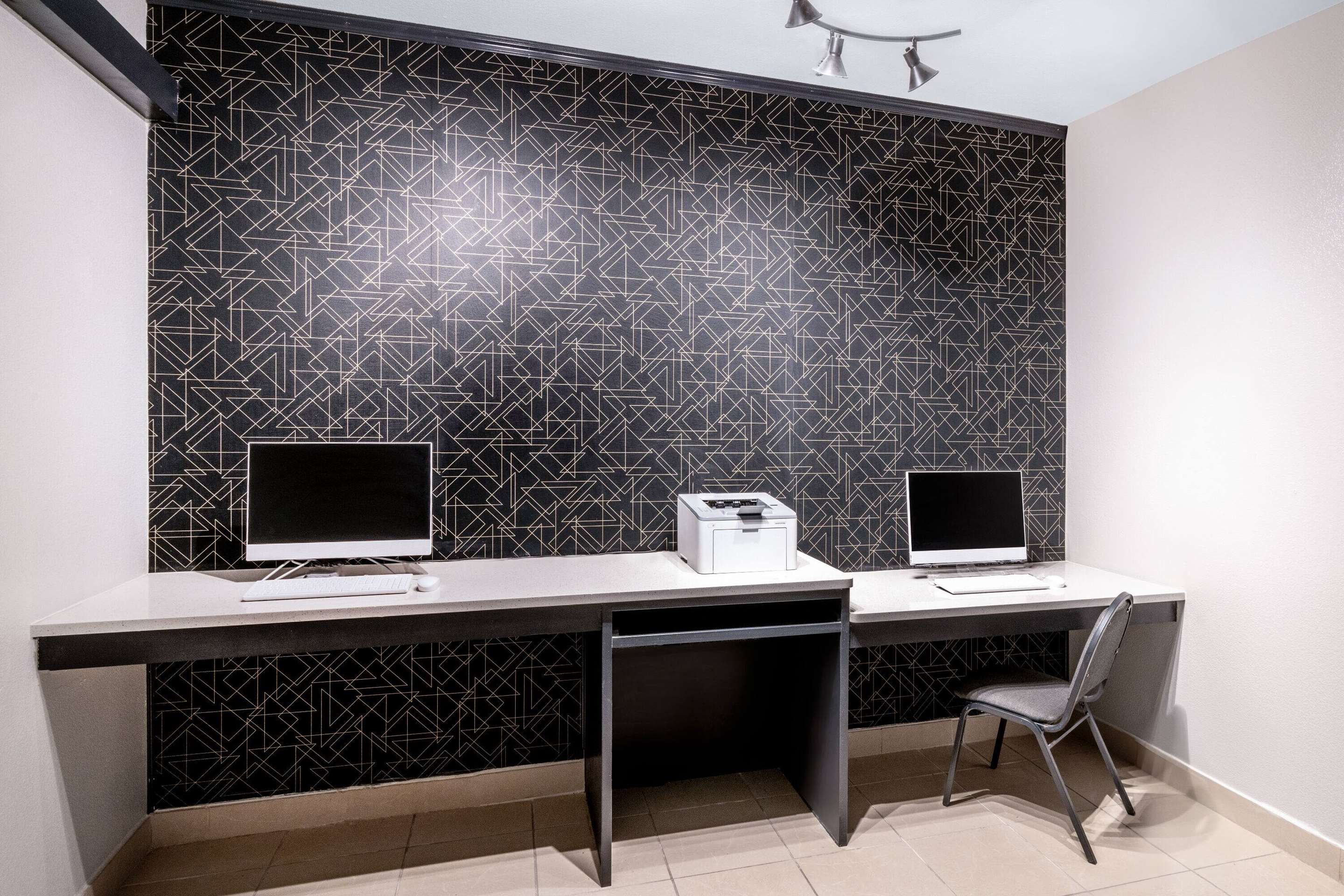 Business Center | La Quinta Inn & Suites by Wyndham Roswell