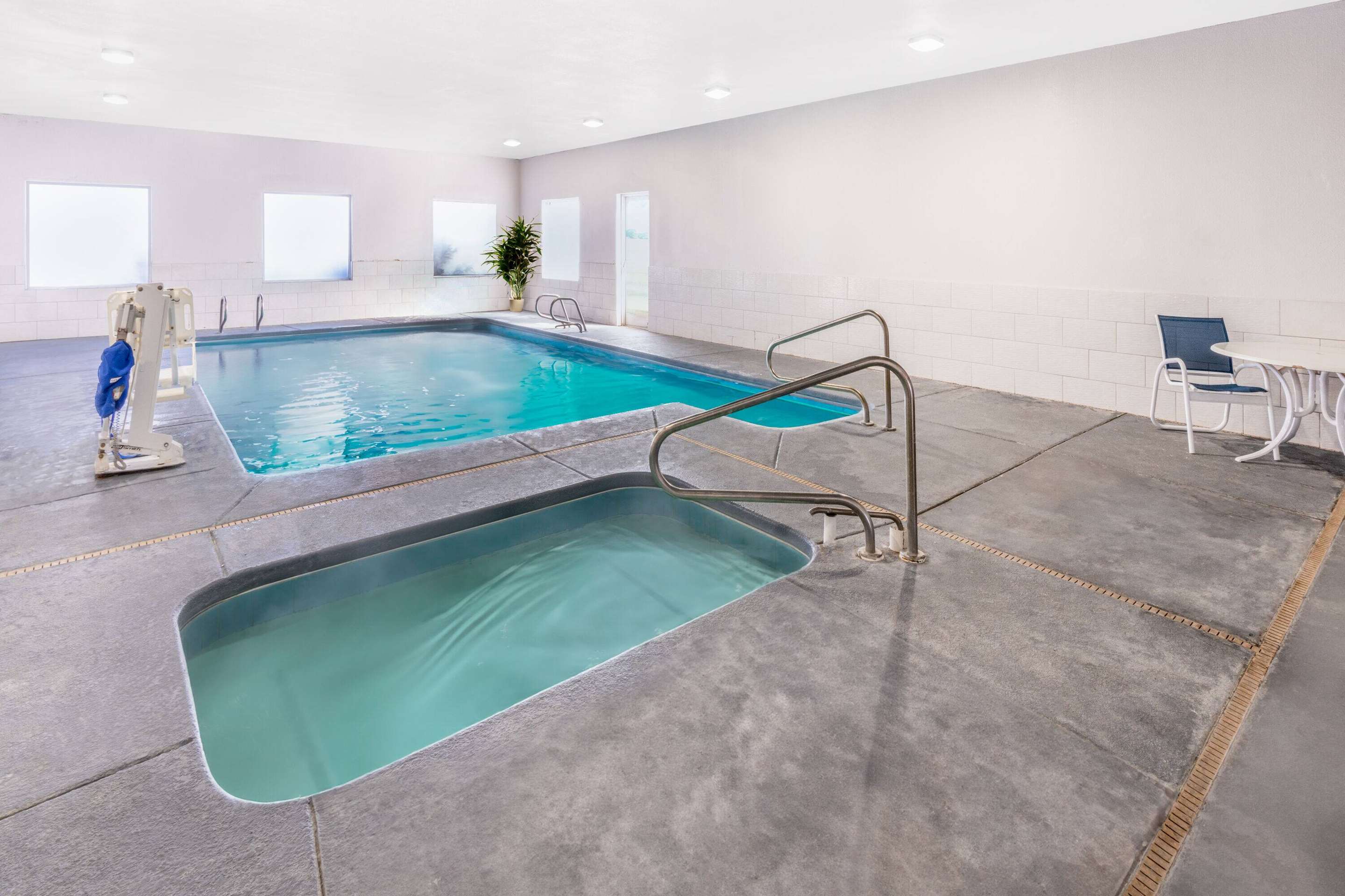 Pool - indoor | La Quinta Inn & Suites by Wyndham Roswell