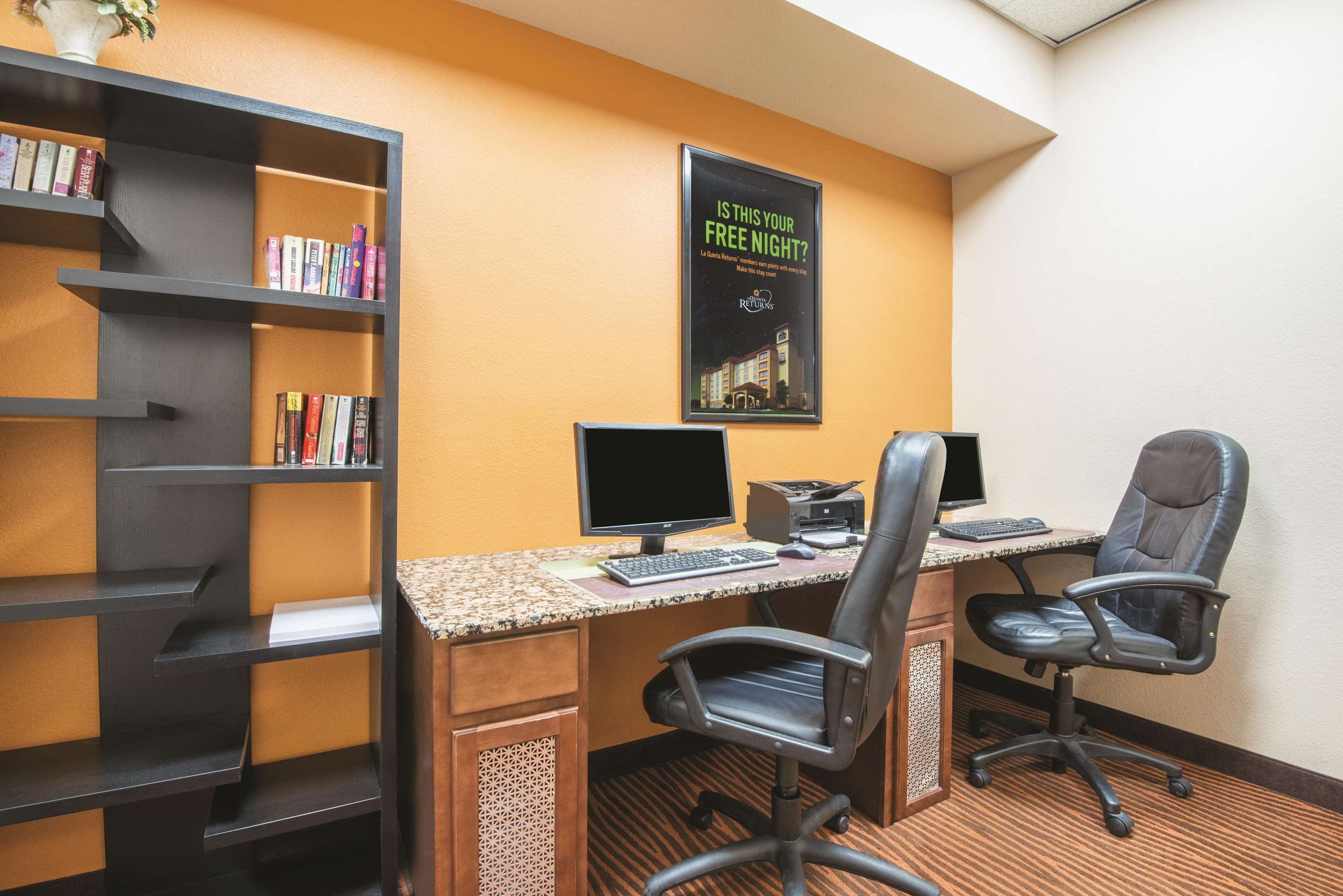 Business Center | La Quinta Inn & Suites by Wyndham Silverthorne - Summit Co