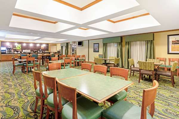  - La Quinta Inn & Suites Shawnee - I-40, Exit 186