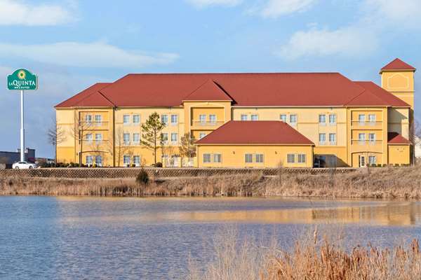 Exterior view - La Quinta Inn & Suites Shawnee - I-40, Exit 186