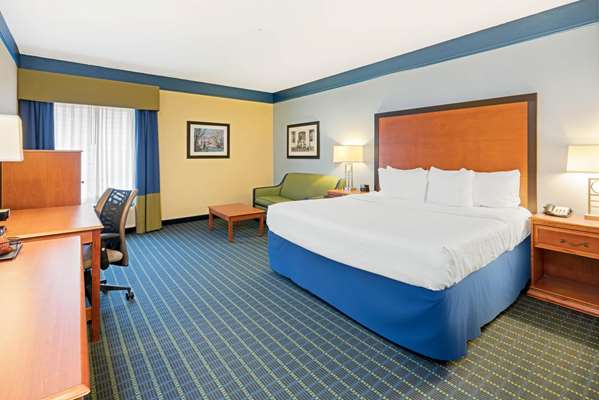  - La Quinta Inn & Suites Shawnee - I-40, Exit 186