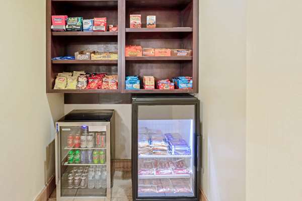  - La Quinta Inn & Suites Shawnee - I-40, Exit 186