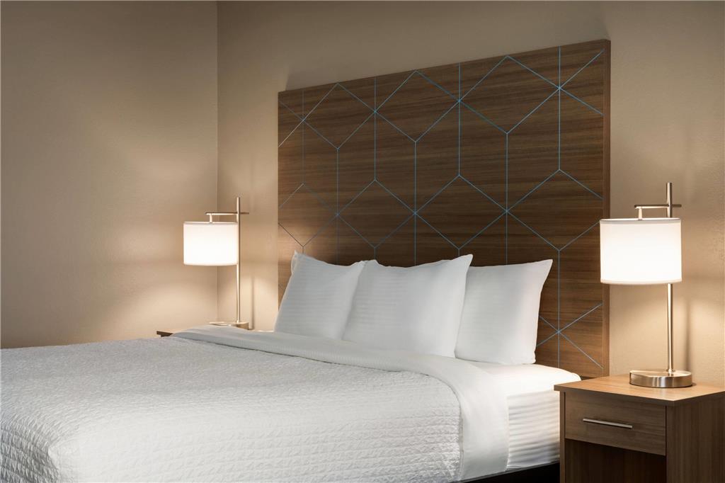 LA QUINTA INN STE SHAWNEE-guestroom-Guest Room,On-Site.jpg