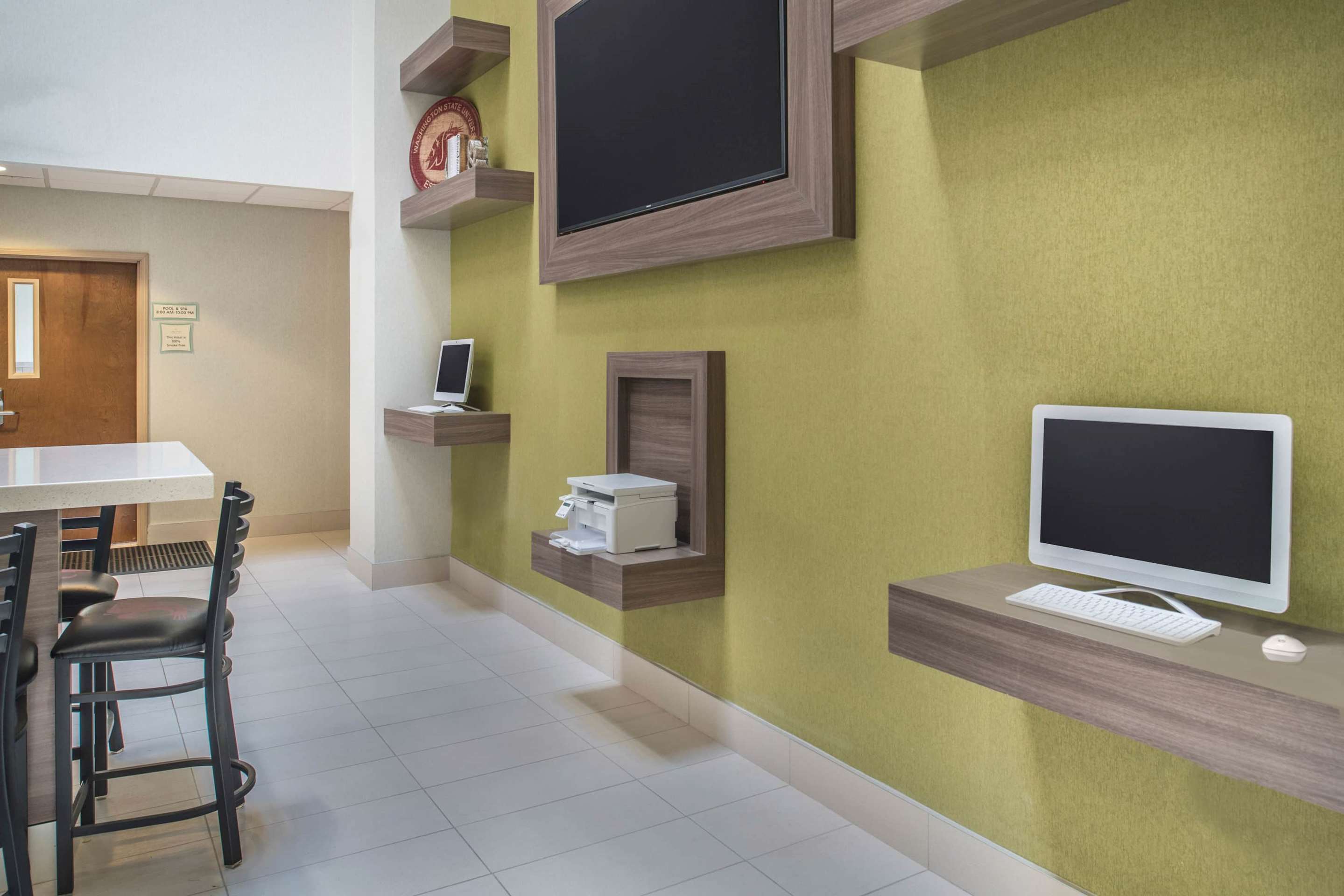 Business Center | La Quinta by Wyndham Moscow Pullman