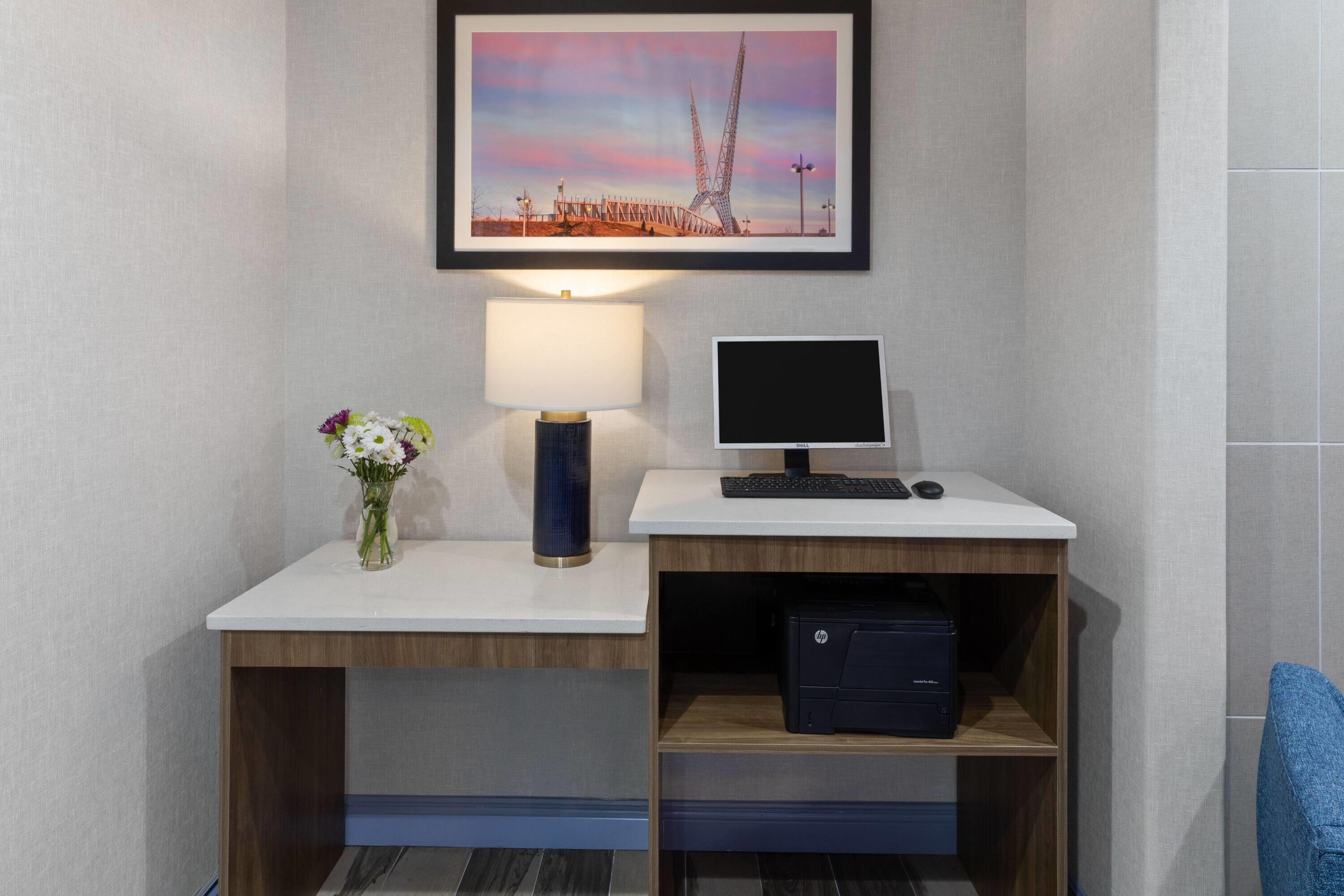Business Center | La Quinta Inn & Suites by Wyndham Oklahoma City - Moore