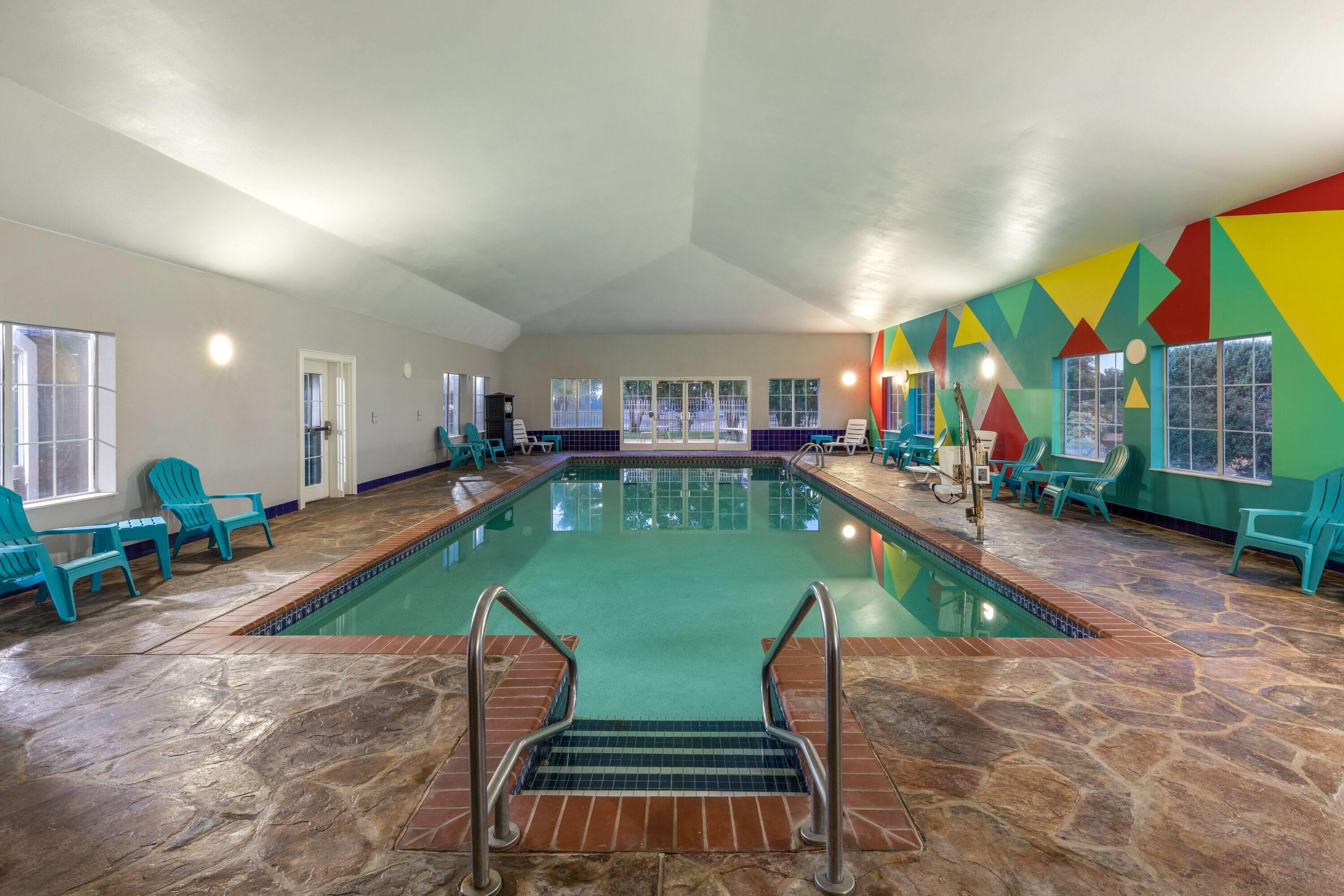 Pool - indoor | La Quinta Inn & Suites by Wyndham Oklahoma City - Moore