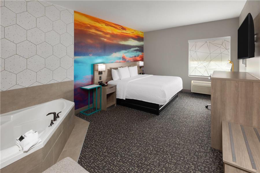 Guest Room,Tub - Jetted,Suite,On-Site